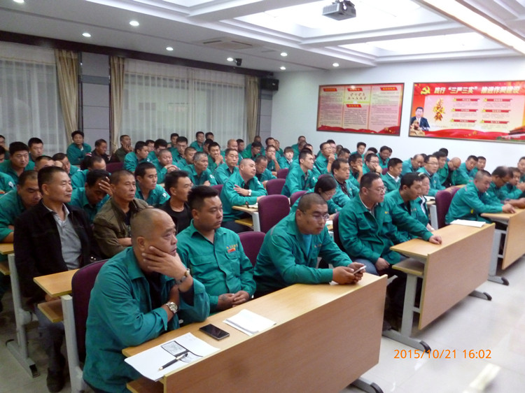 公司召开“危运车辆道路运输恶劣天气 安全行驶教育专题会”