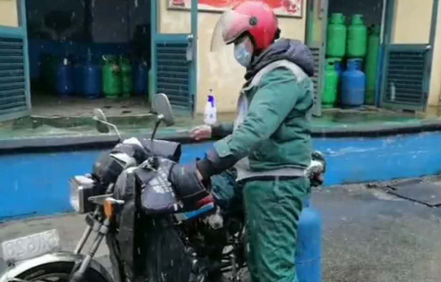 雨里雪里  汇通时刻守候