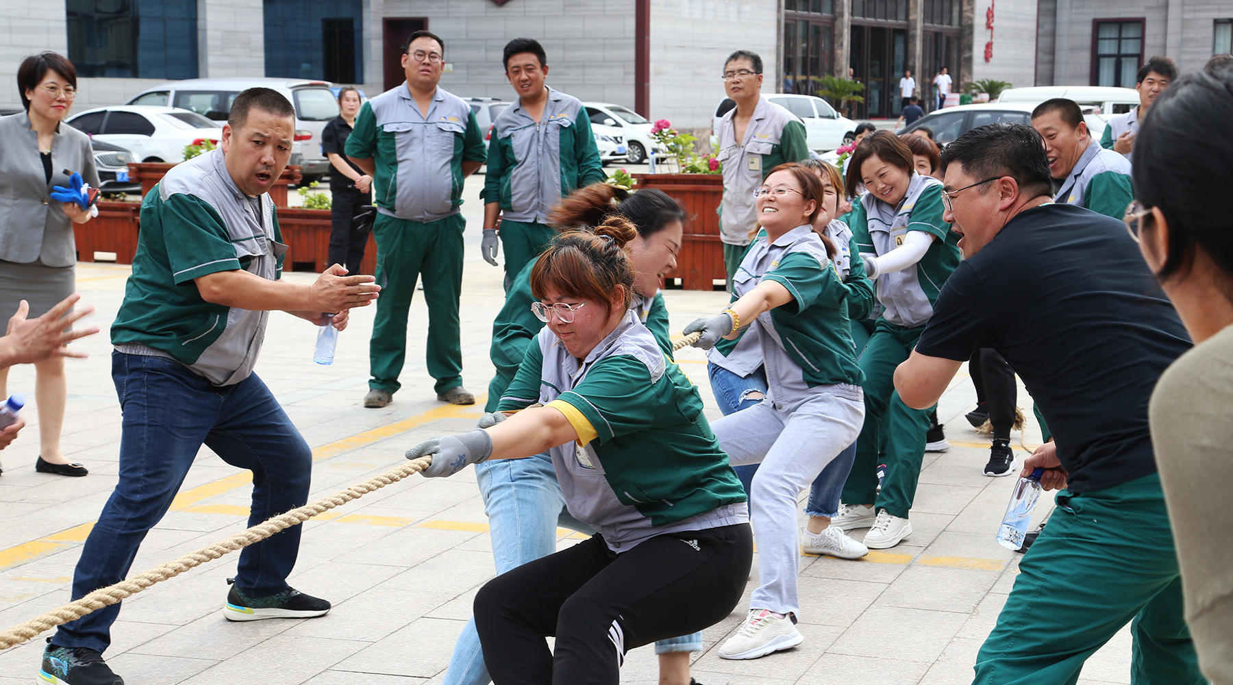 5f14f04166edd.jpg 拔河3.jpg