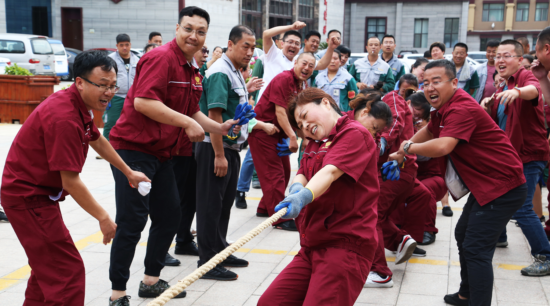 5f14f12e7c498.jpg 拔河5.jpg